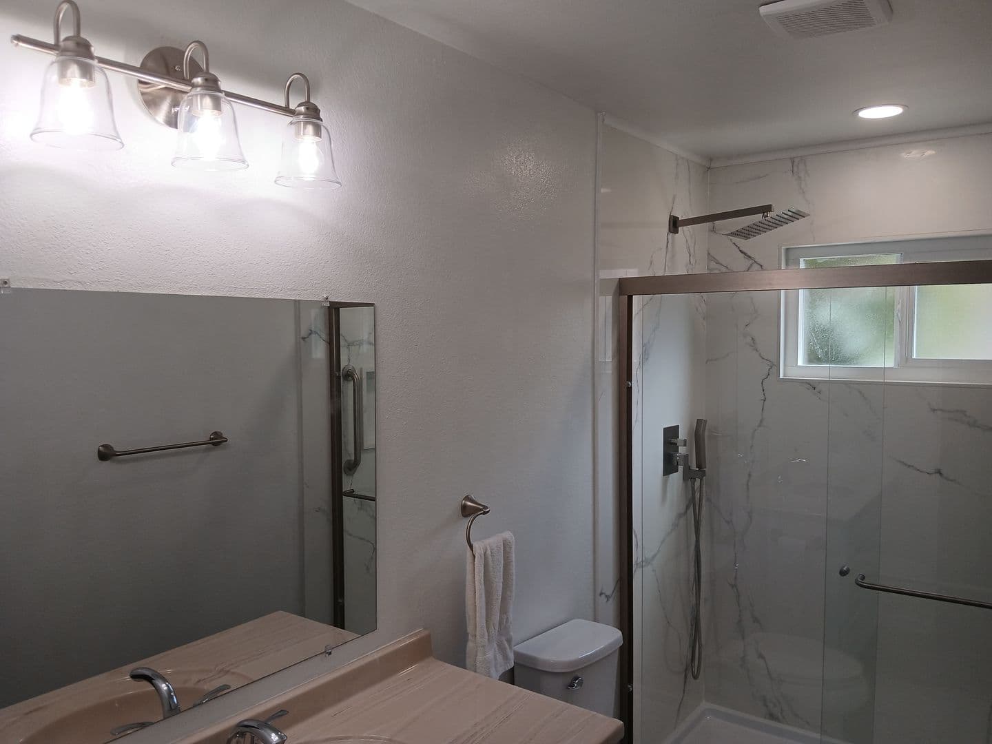 Vallejo House: 400 Mokelumne Drive
