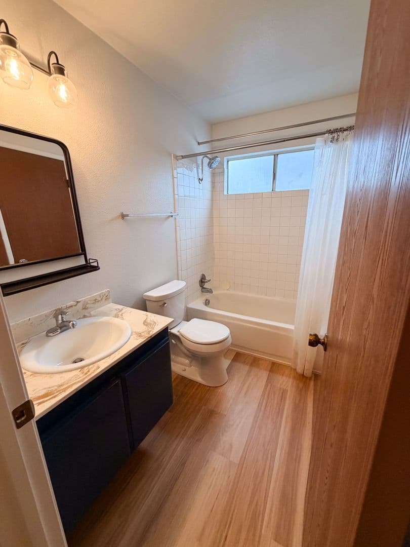 Dixon House: 950 Pembroke Way