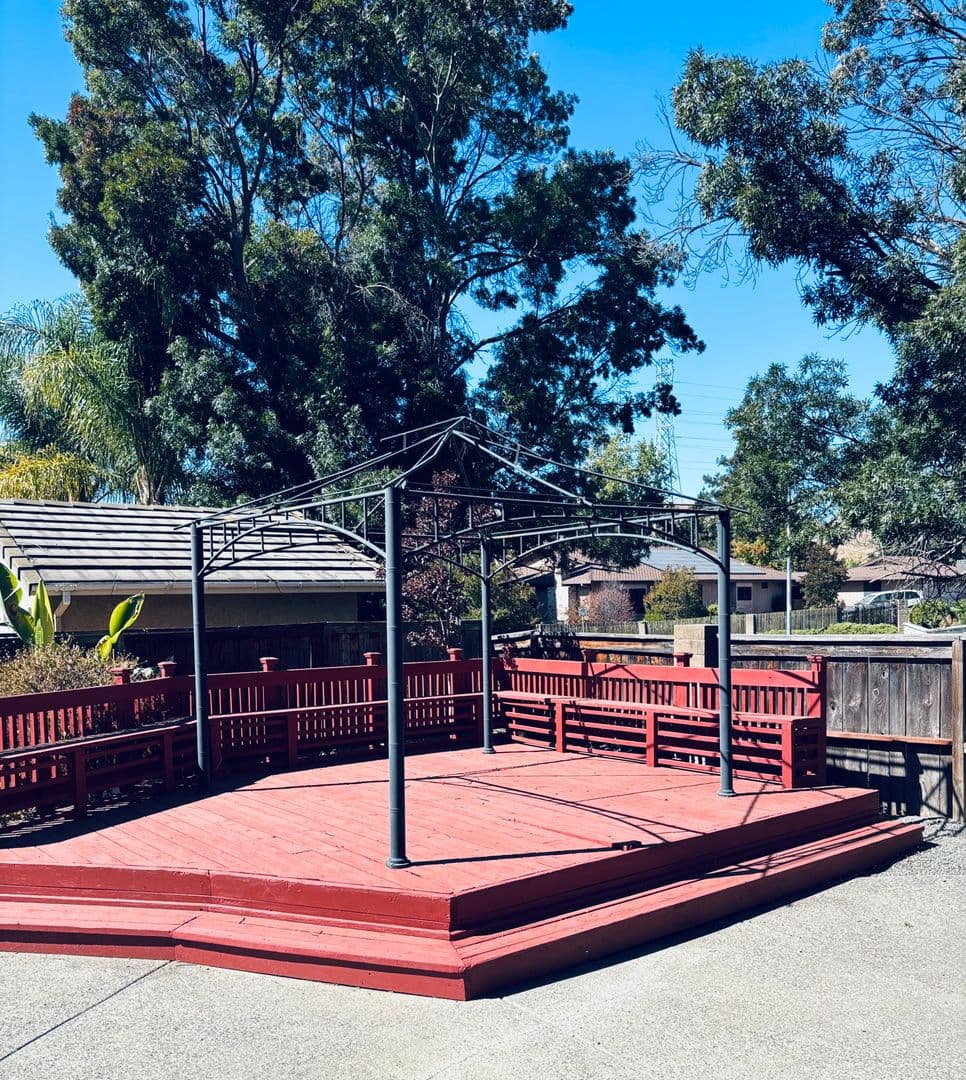Fairfield House: 3168 Orchard View