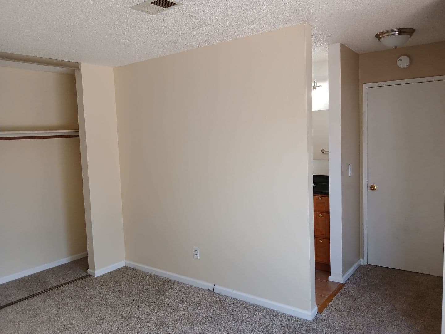 Vallejo House: 400 Mokelumne Drive