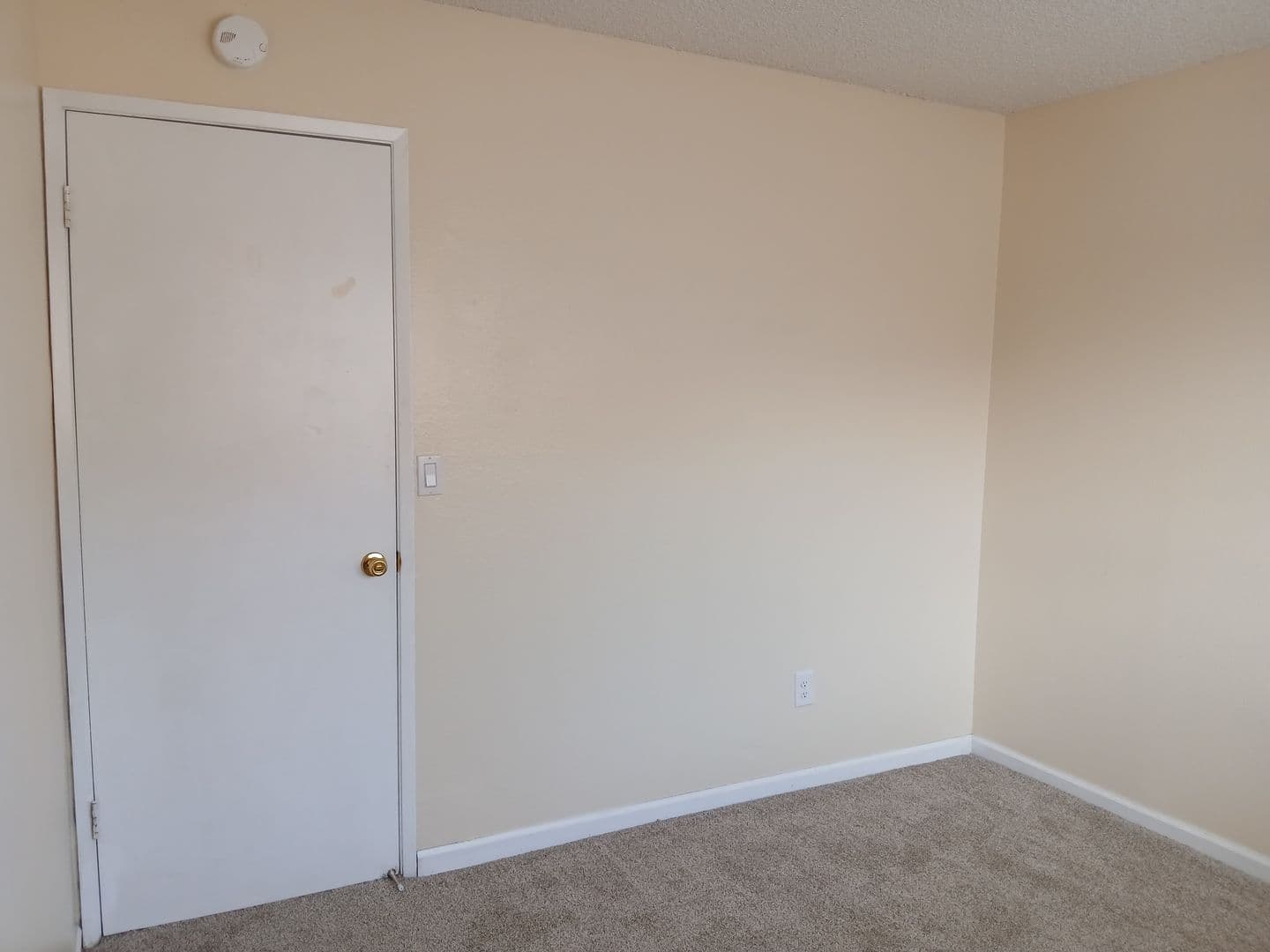 Vallejo House: 400 Mokelumne Drive
