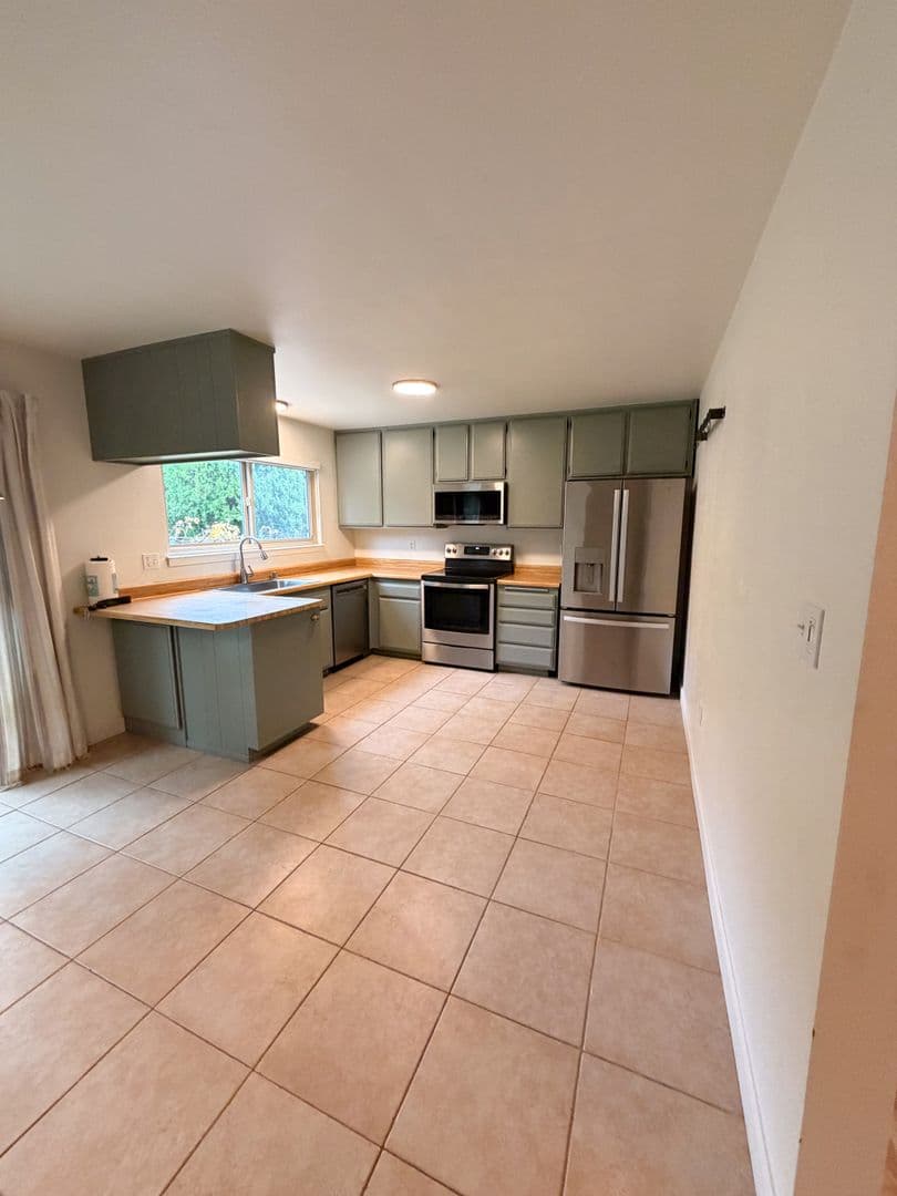Dixon House: 950 Pembroke Way
