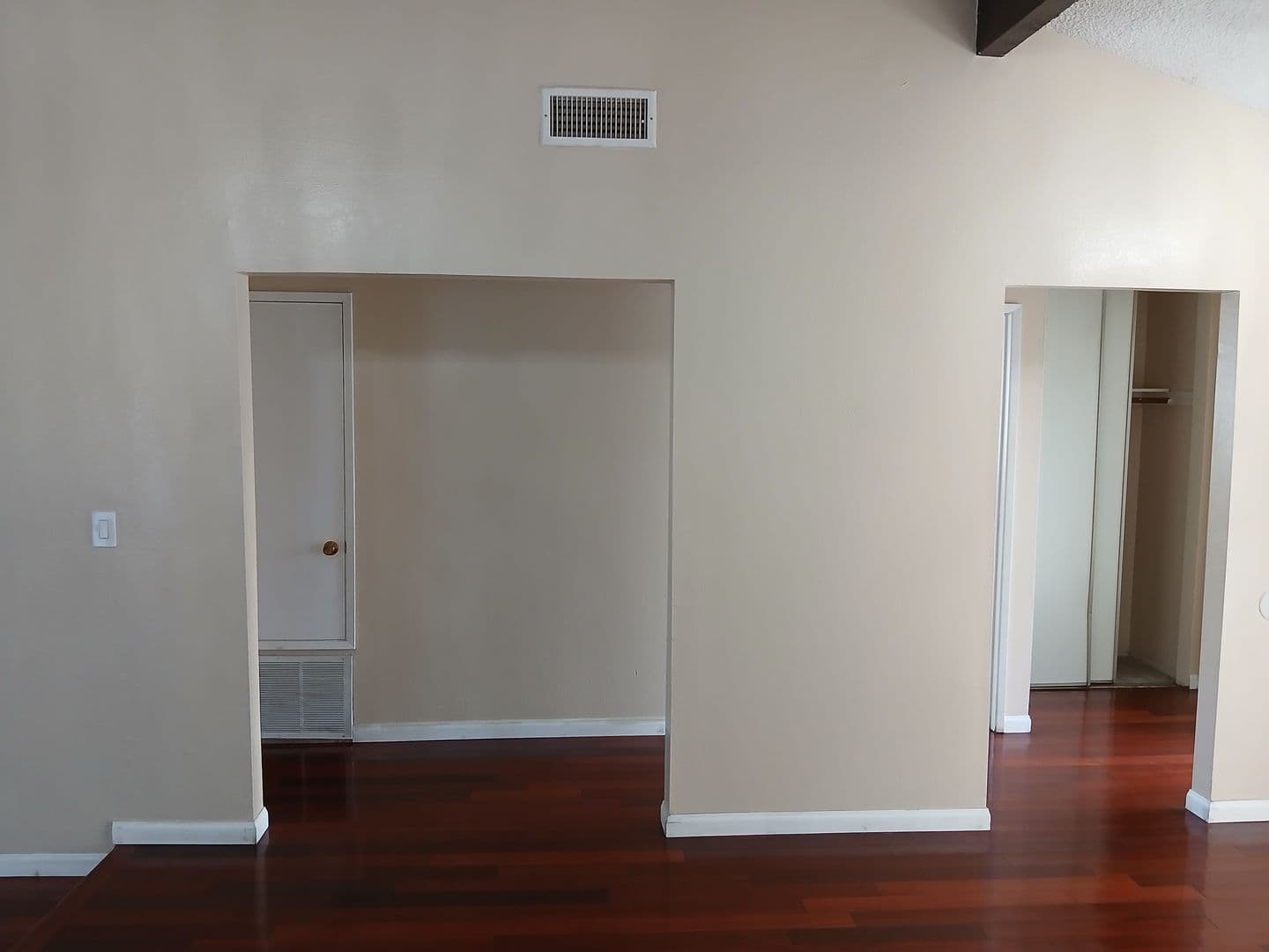 Vallejo House: 400 Mokelumne Drive