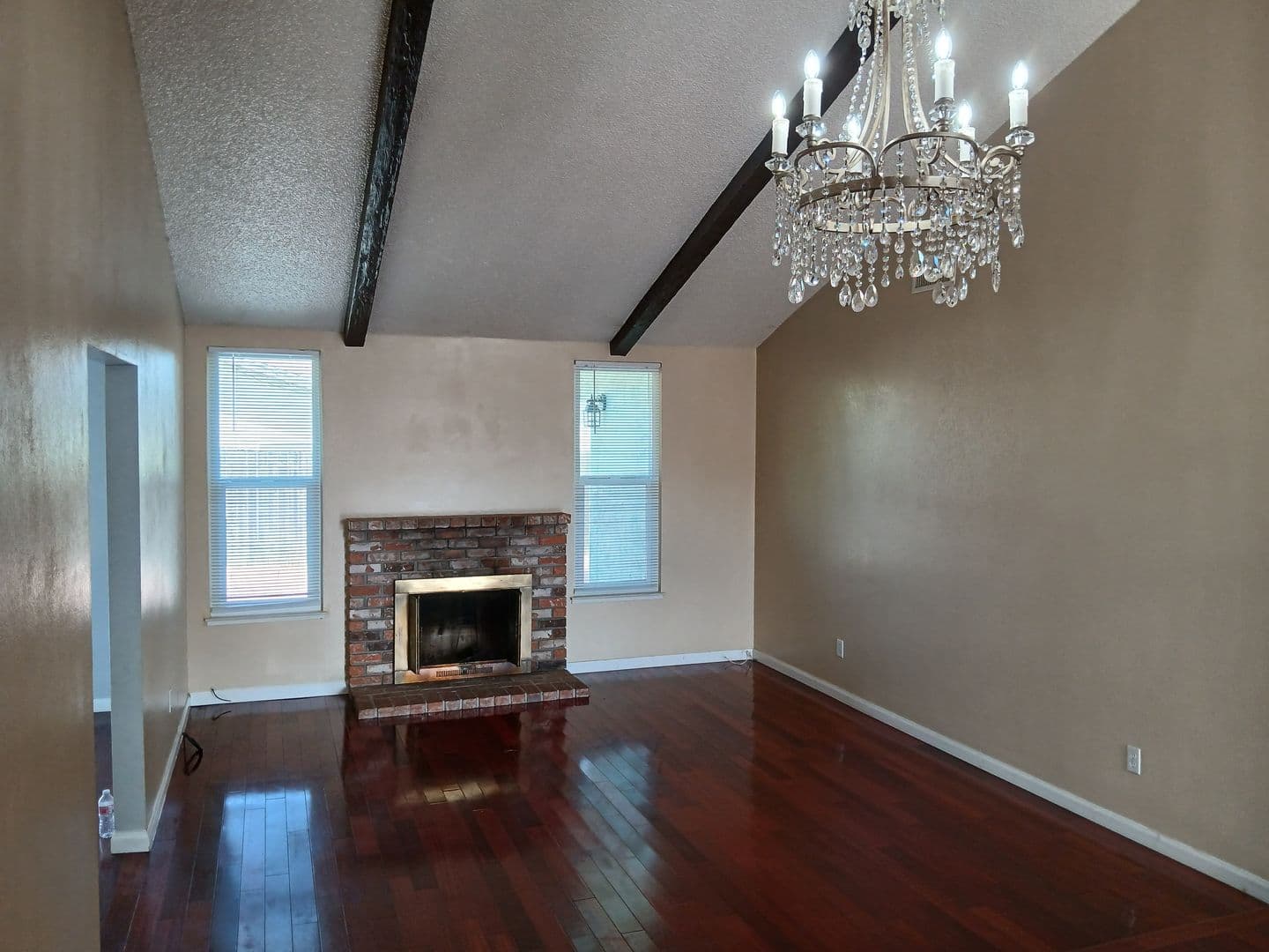Vallejo House: 400 Mokelumne Drive