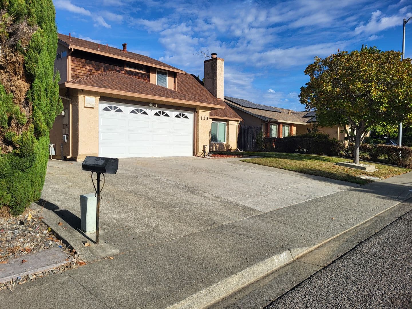 Vallejo House: 125 Serpentine Drive