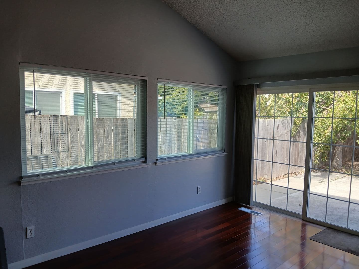 Vallejo House: 400 Mokelumne Drive