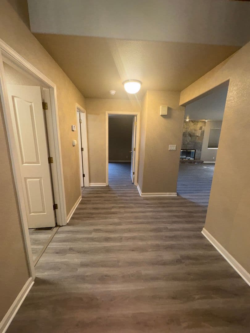 Fairfield House: 3426 Glen Ellen Dr