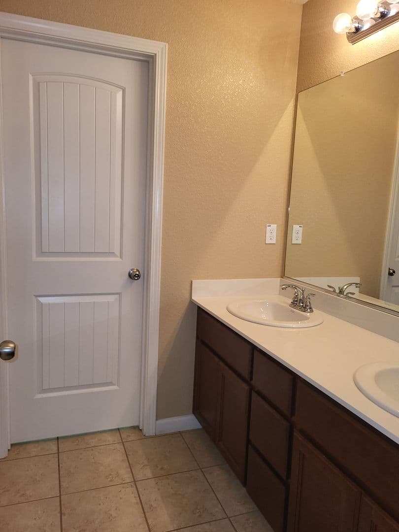 Fairfield House: 3891 Danbury Way
