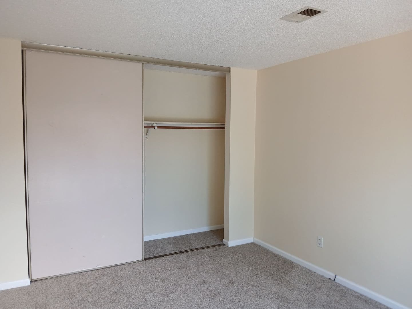 Vallejo House: 400 Mokelumne Drive