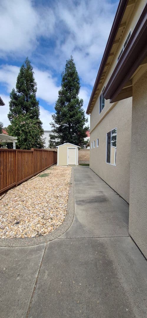 Dixon House: 2080 Mariposa Drive