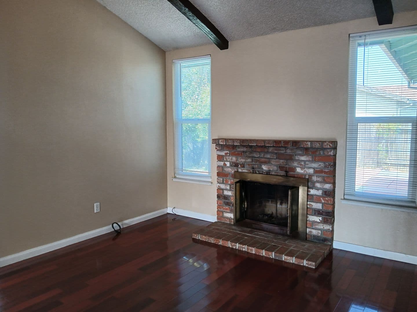 Vallejo House: 400 Mokelumne Drive