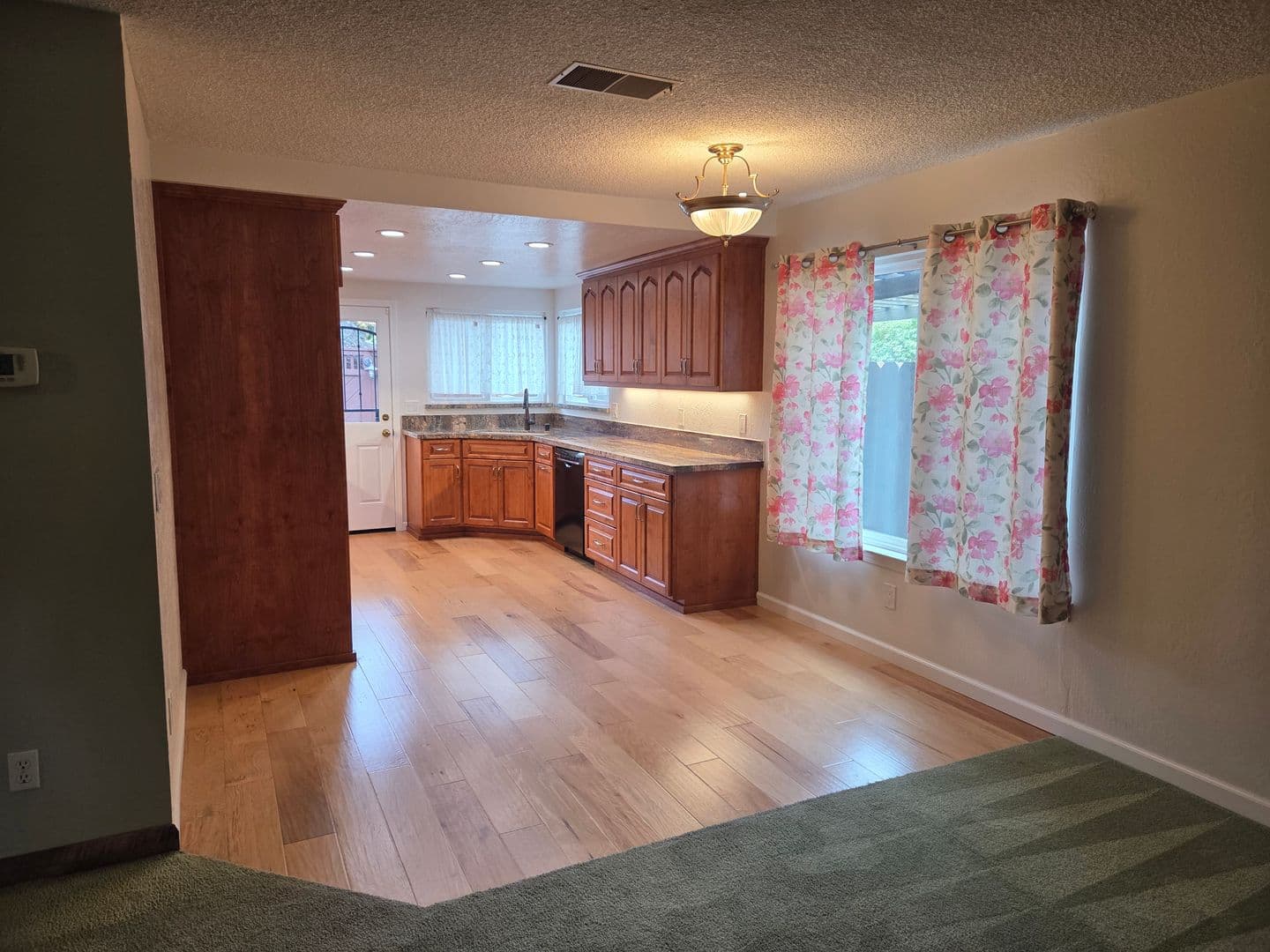 Fairfield House: 2827 Owens St