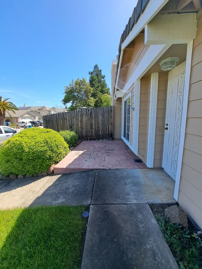 Vacaville House: 354 Bradley Dr.