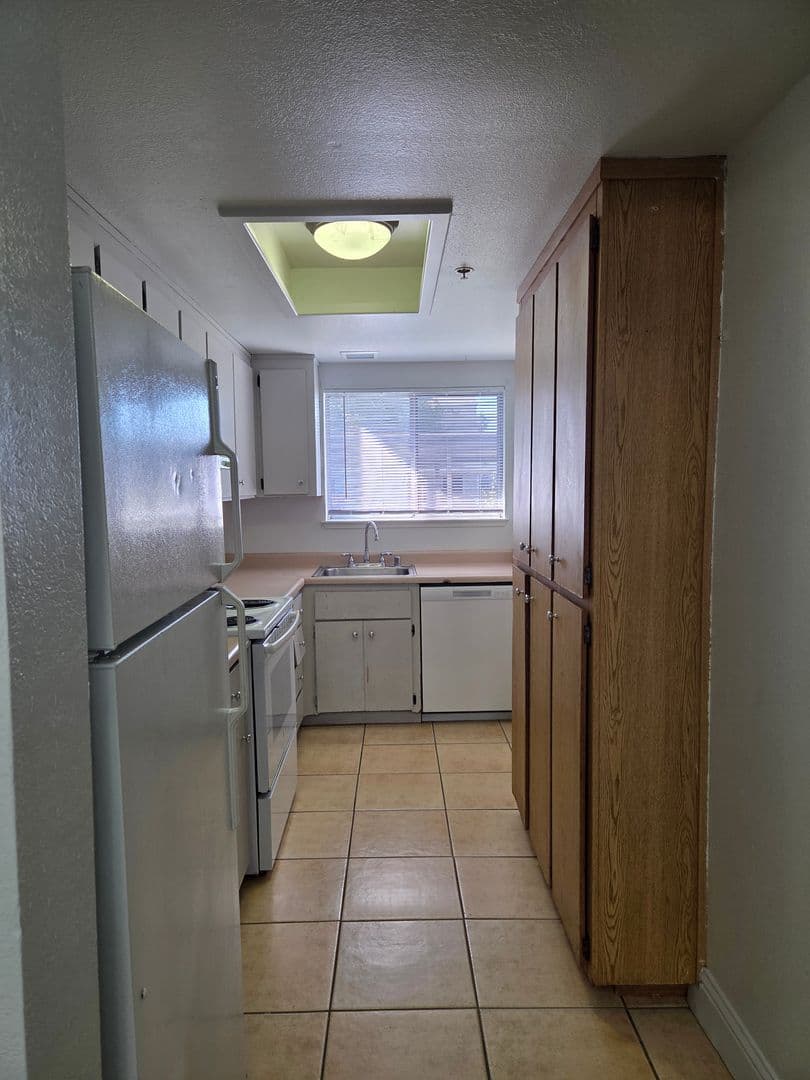 Fairfield House: 1941 Grande Cir. #1
