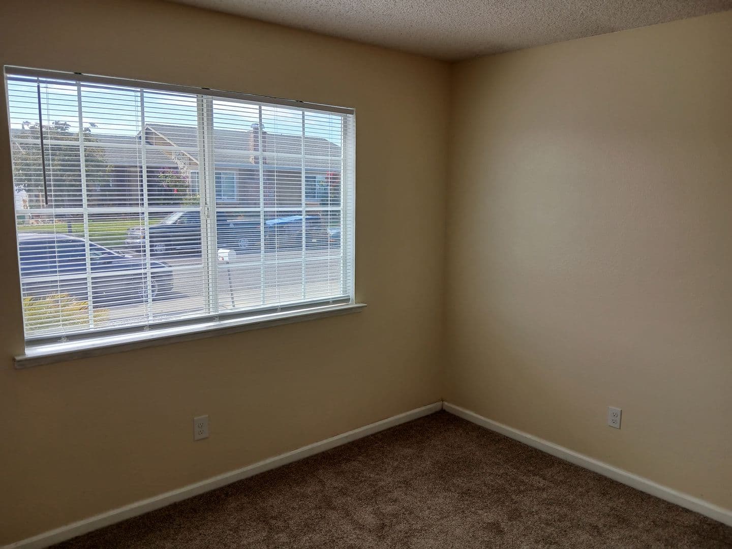 Vallejo House: 400 Mokelumne Drive