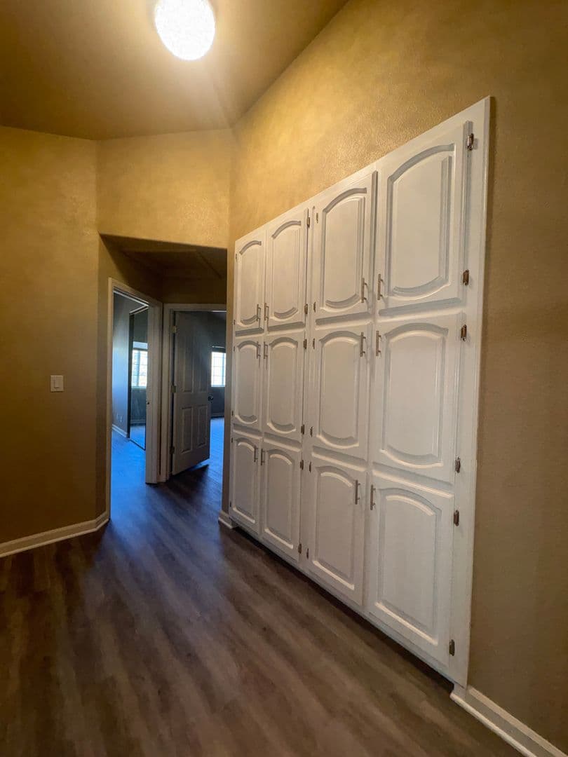Fairfield House: 3426 Glen Ellen Dr