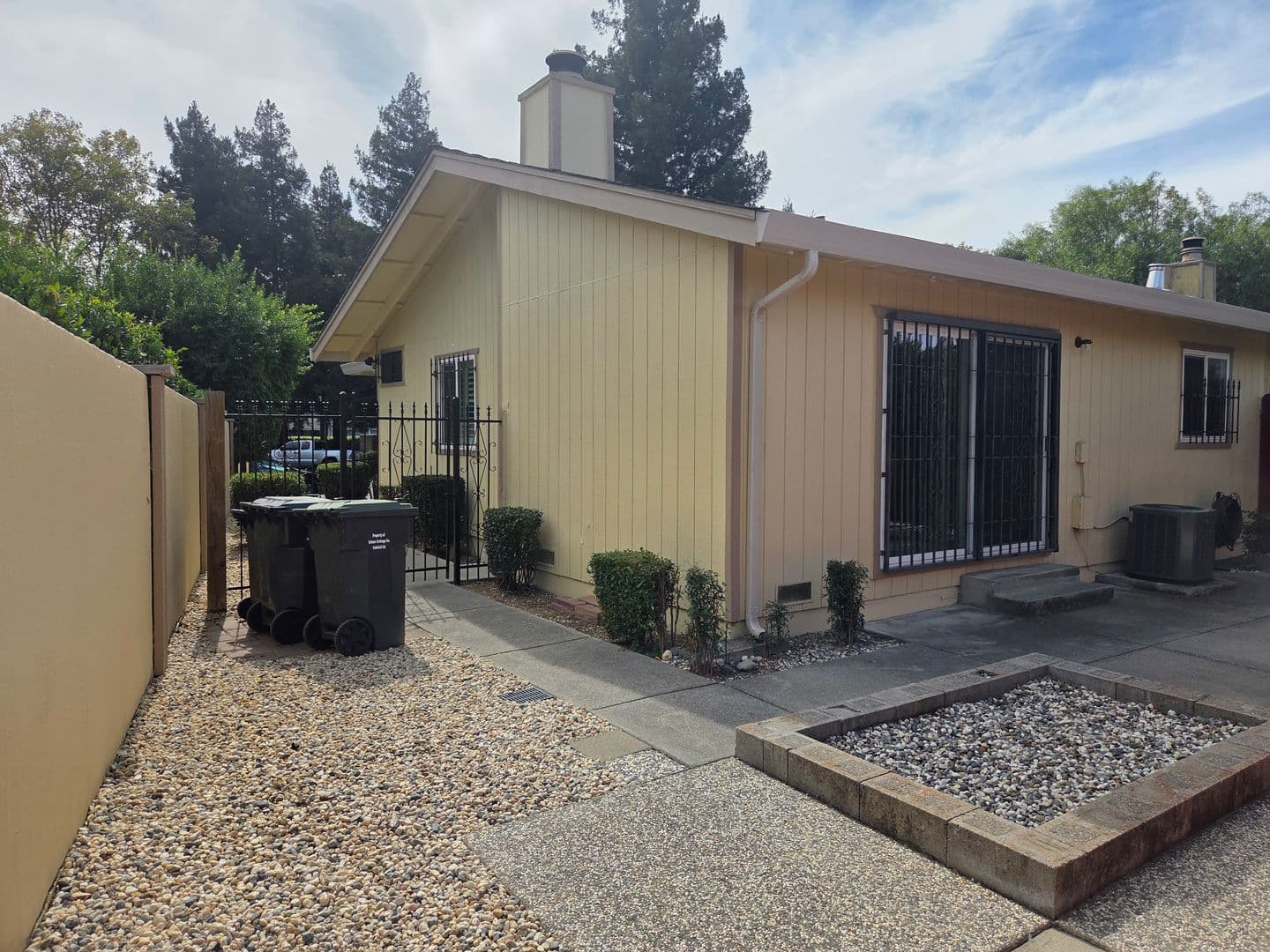 Fairfield House: 1152 Frost Pl