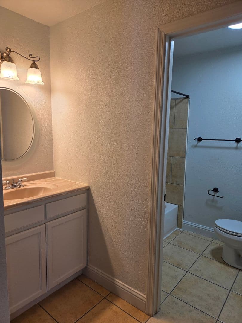 Fairfield House: 1941 Grande Cir. #1