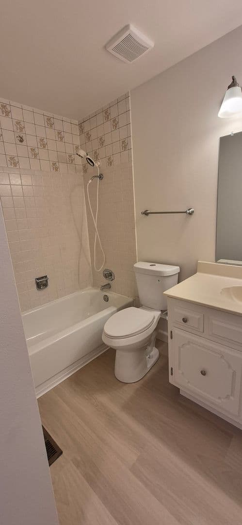 Fairfield House: 5023 Oakbrook Cir