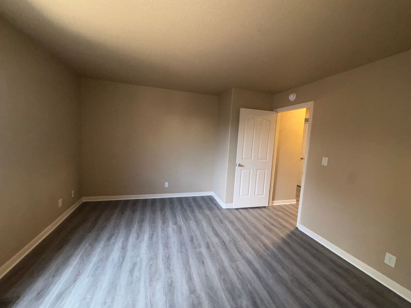 Fairfield House: 3426 Glen Ellen Dr