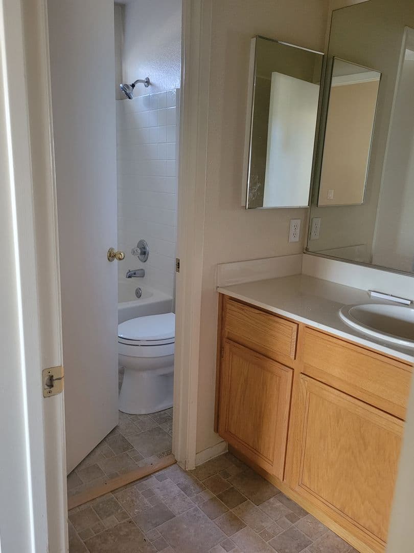 Fairfield House: 3168 Orchard View
