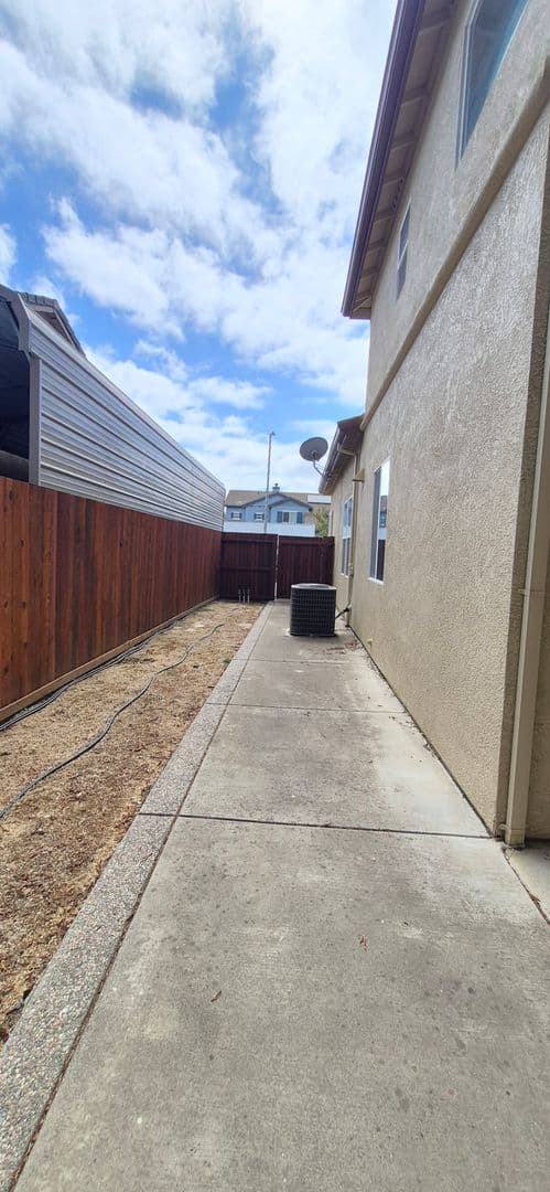 Dixon House: 2080 Mariposa Drive