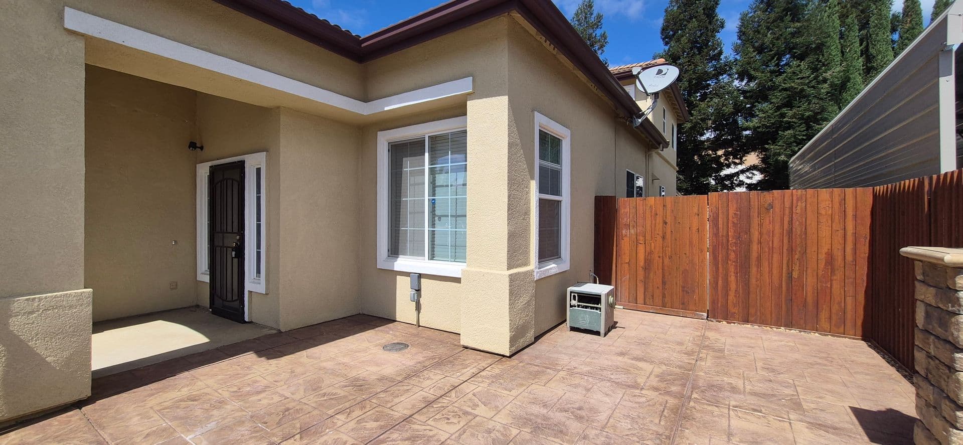 Dixon House: 2080 Mariposa Drive