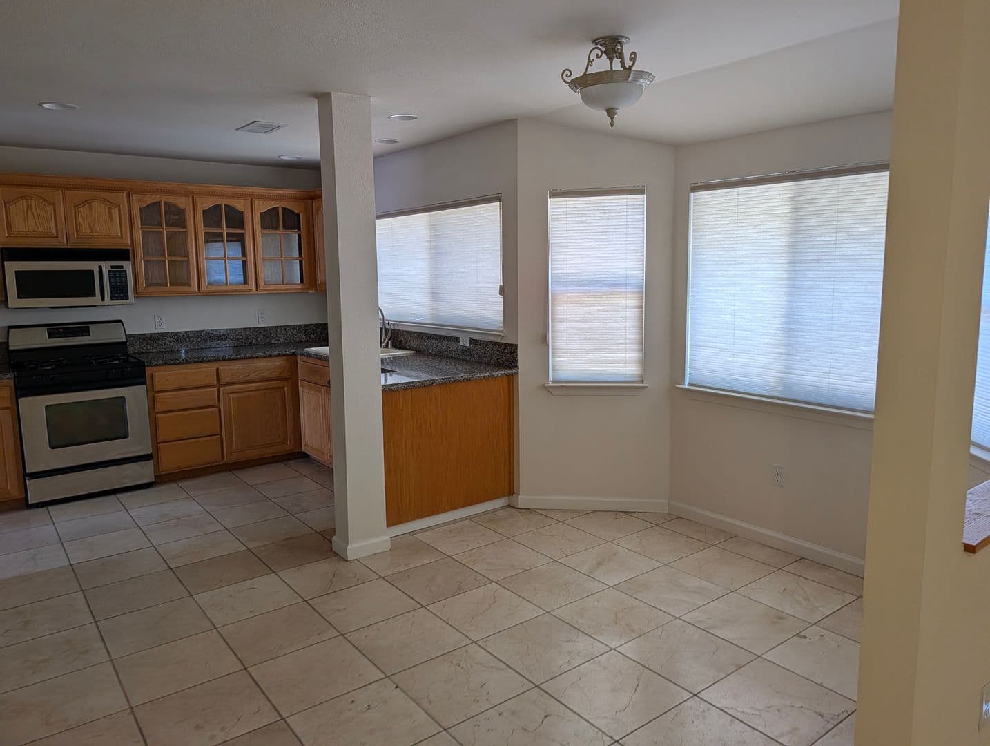Fairfield House: 2419 Vista Grande