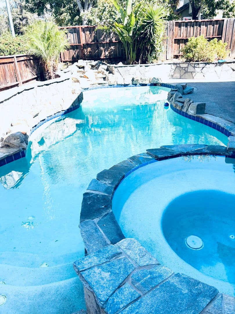 Fairfield House: 3168 Orchard View