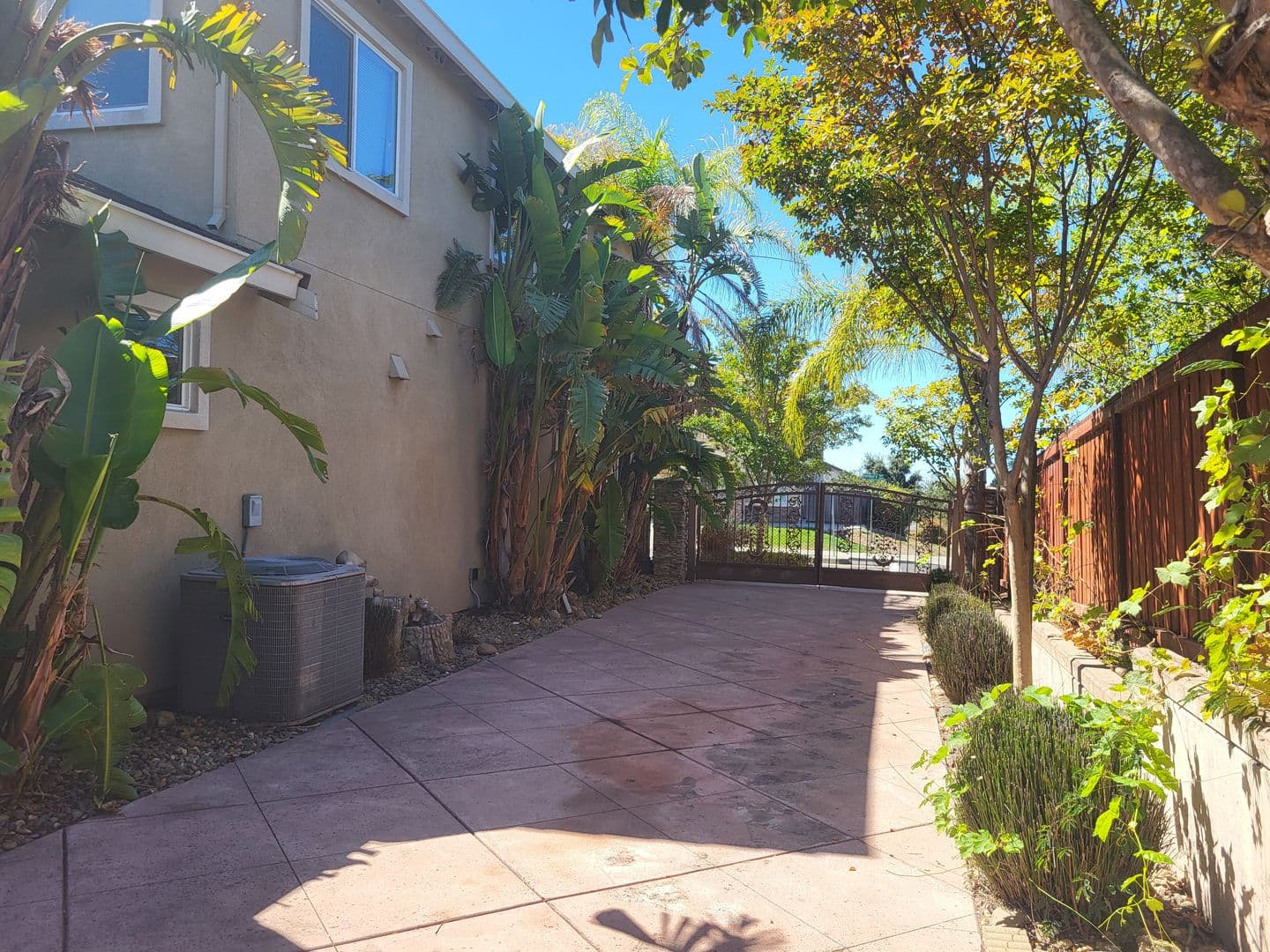 Fairfield House: 3891 Danbury Way