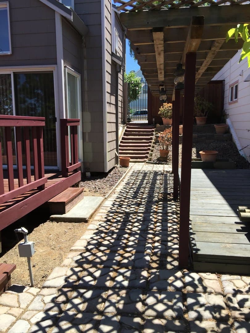 Vallejo House: 136 Ruby Ln