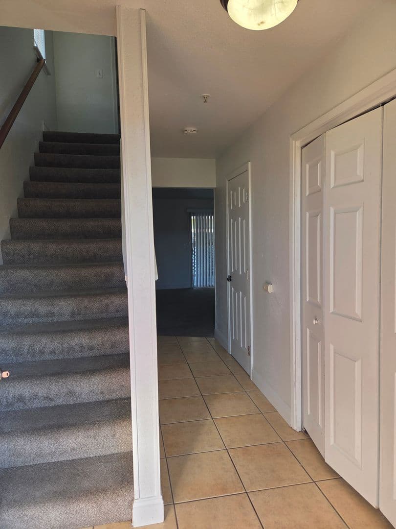 Fairfield House: 1941 Grande Cir. #1