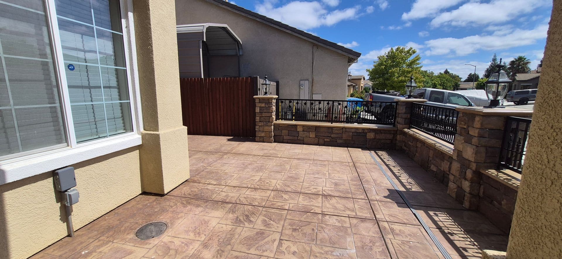 Dixon House: 2080 Mariposa Drive