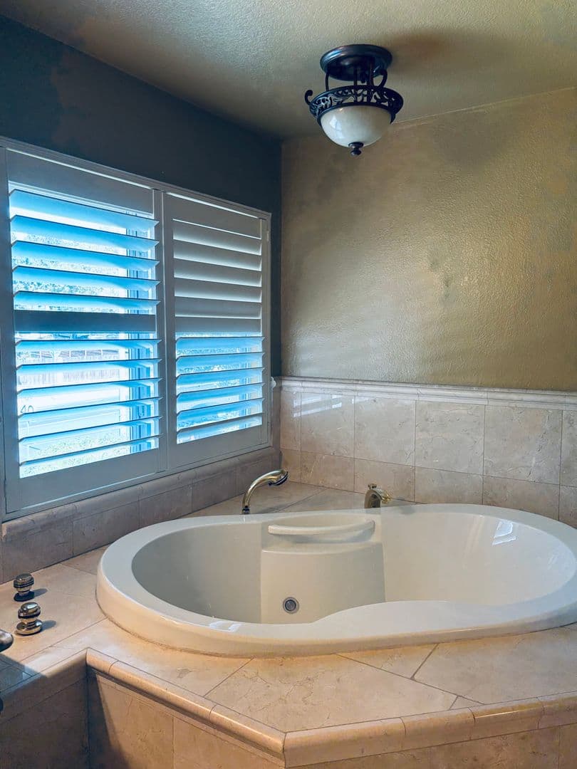 Fairfield House: 3168 Orchard View