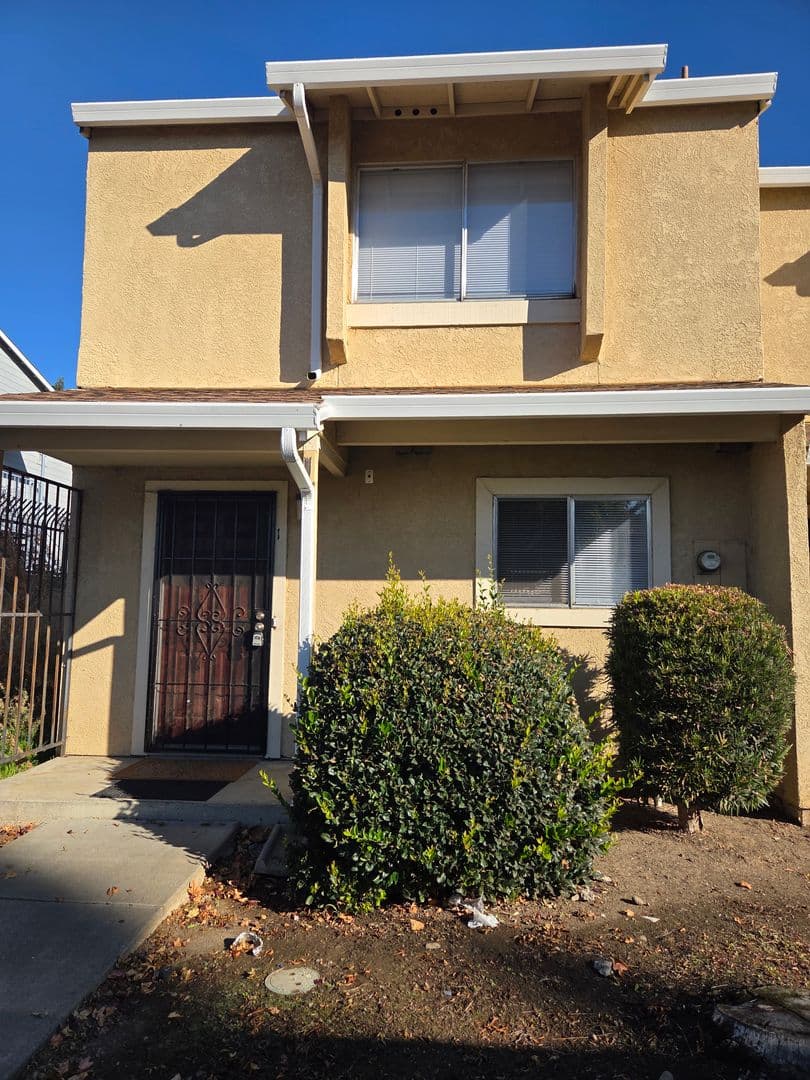 Fairfield House: 1941 Grande Cir. #1