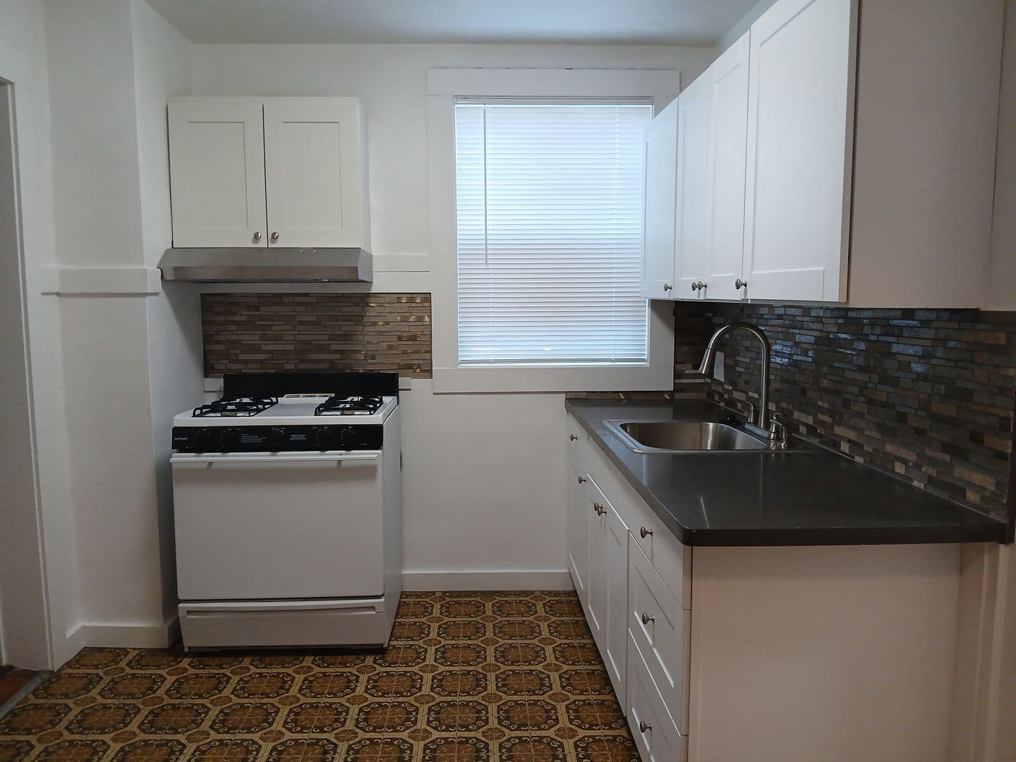 Fairfield Apartment: 801 Taylor St