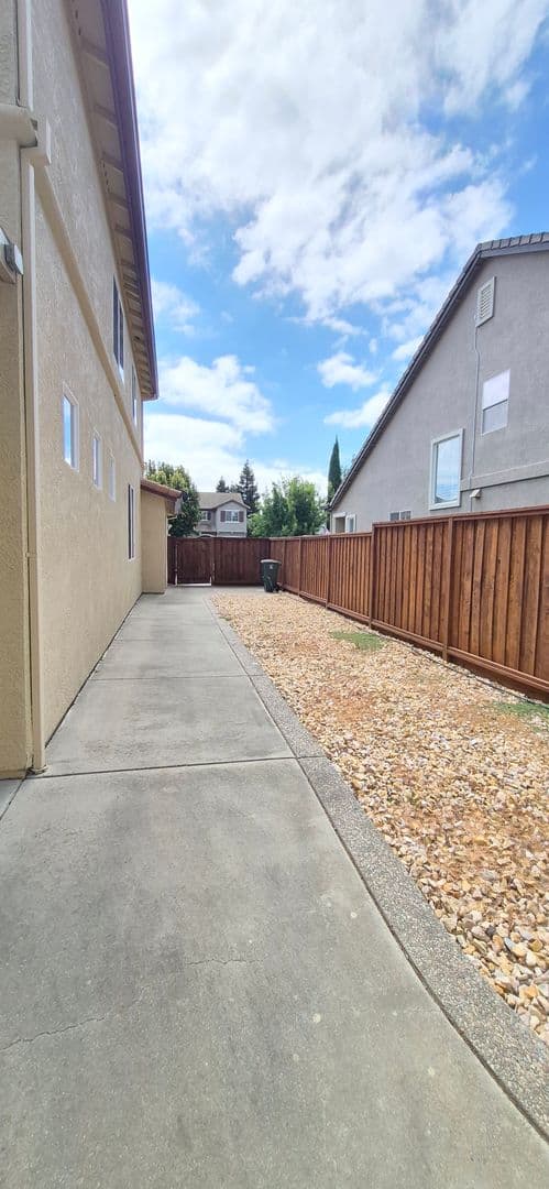 Dixon House: 2080 Mariposa Drive