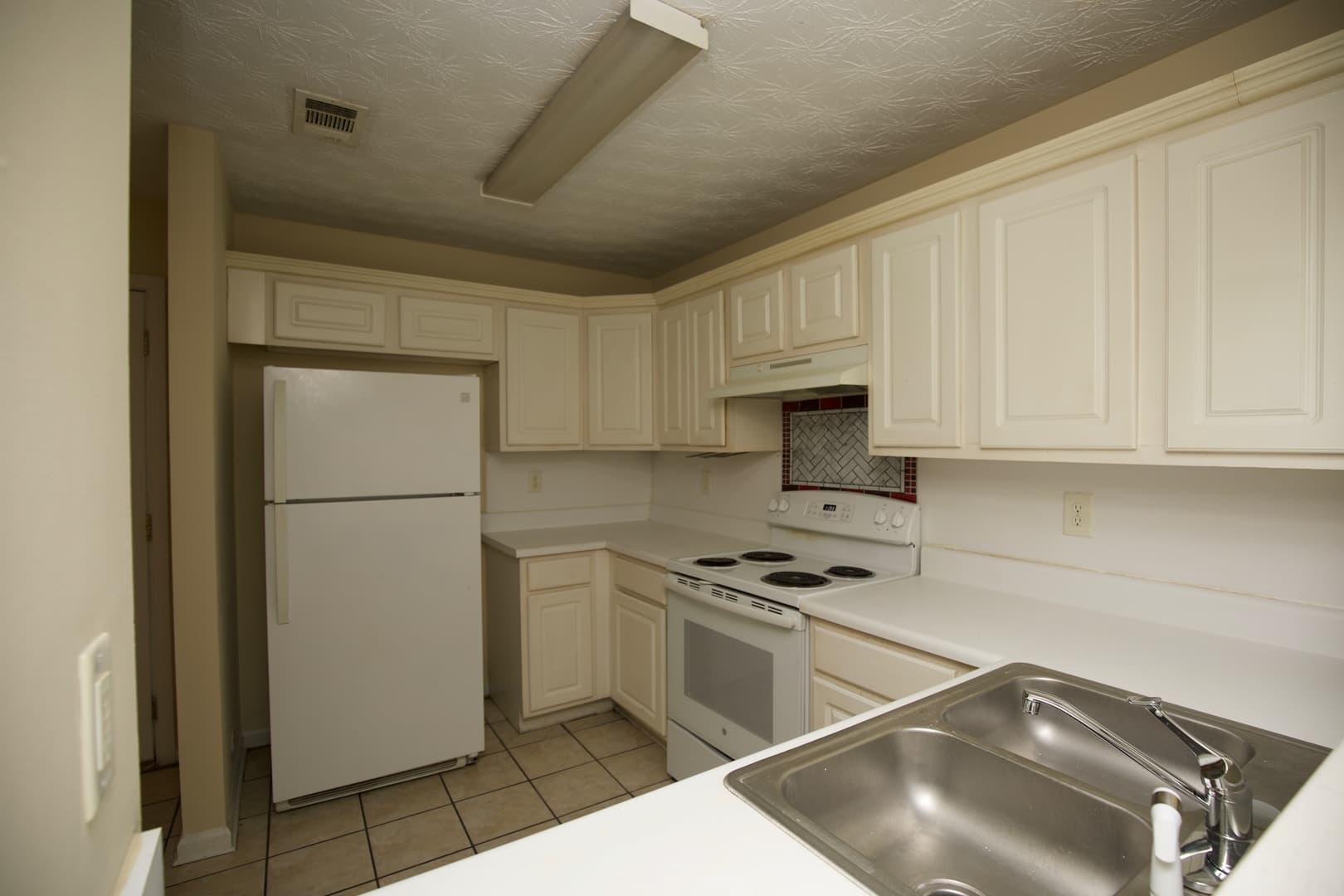 Douglasville House: 8260 Max Ct
