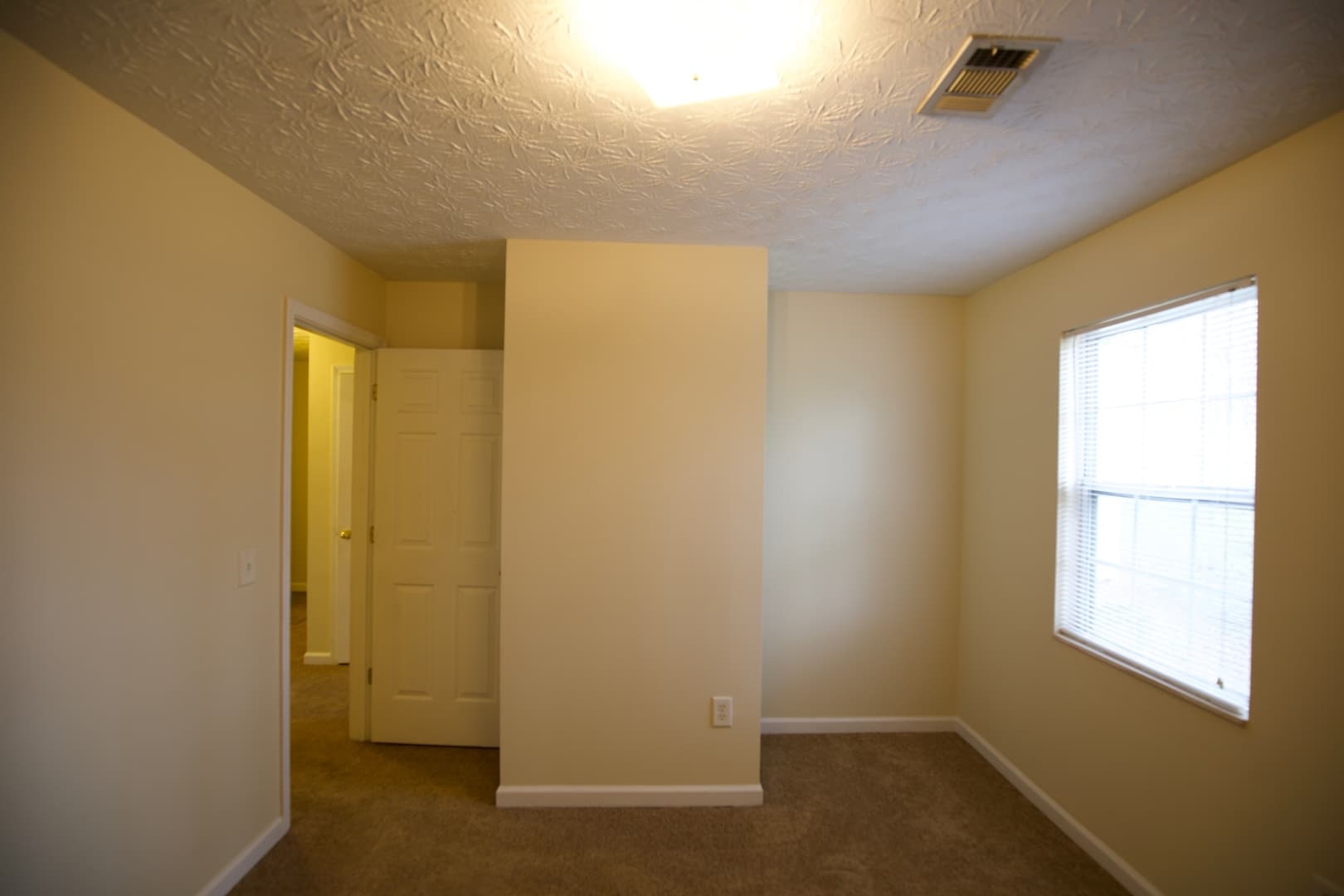 Douglasville House: 8260 Max Ct