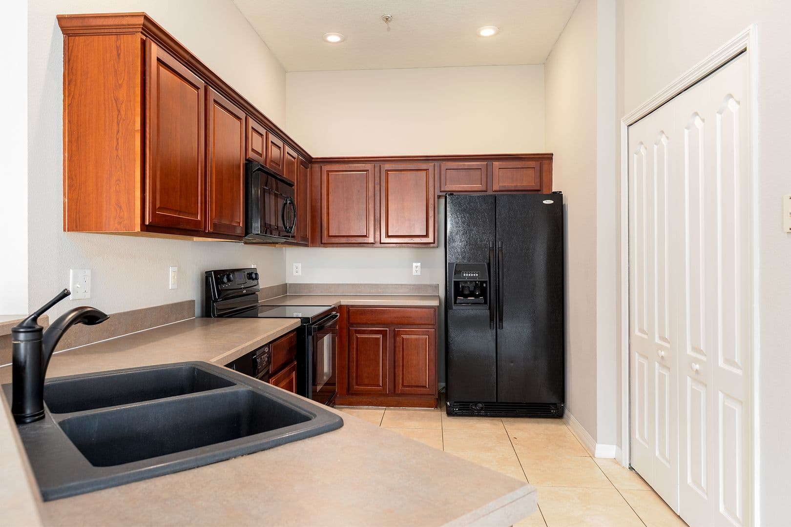 SANFORD Condo: 3111 SAN JACINTO