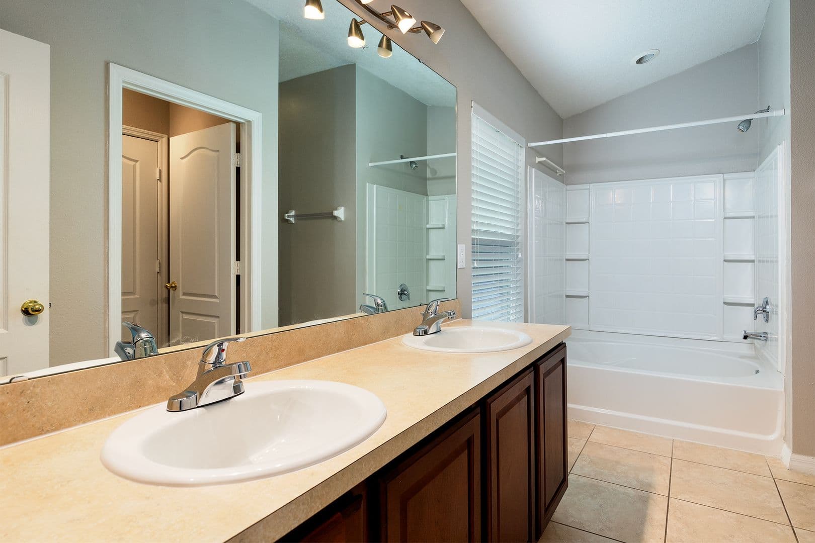 SANFORD Condo: 3111 SAN JACINTO
