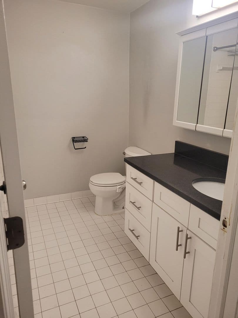Berkley Apartment: 3518 Greenfield