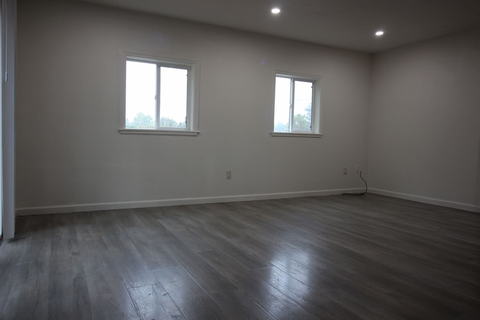 Santa Rosa Apartment: 672 Irwin Lane