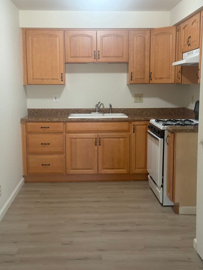 Cloverdale Apartment: 314 N. Cloverdale Blvd