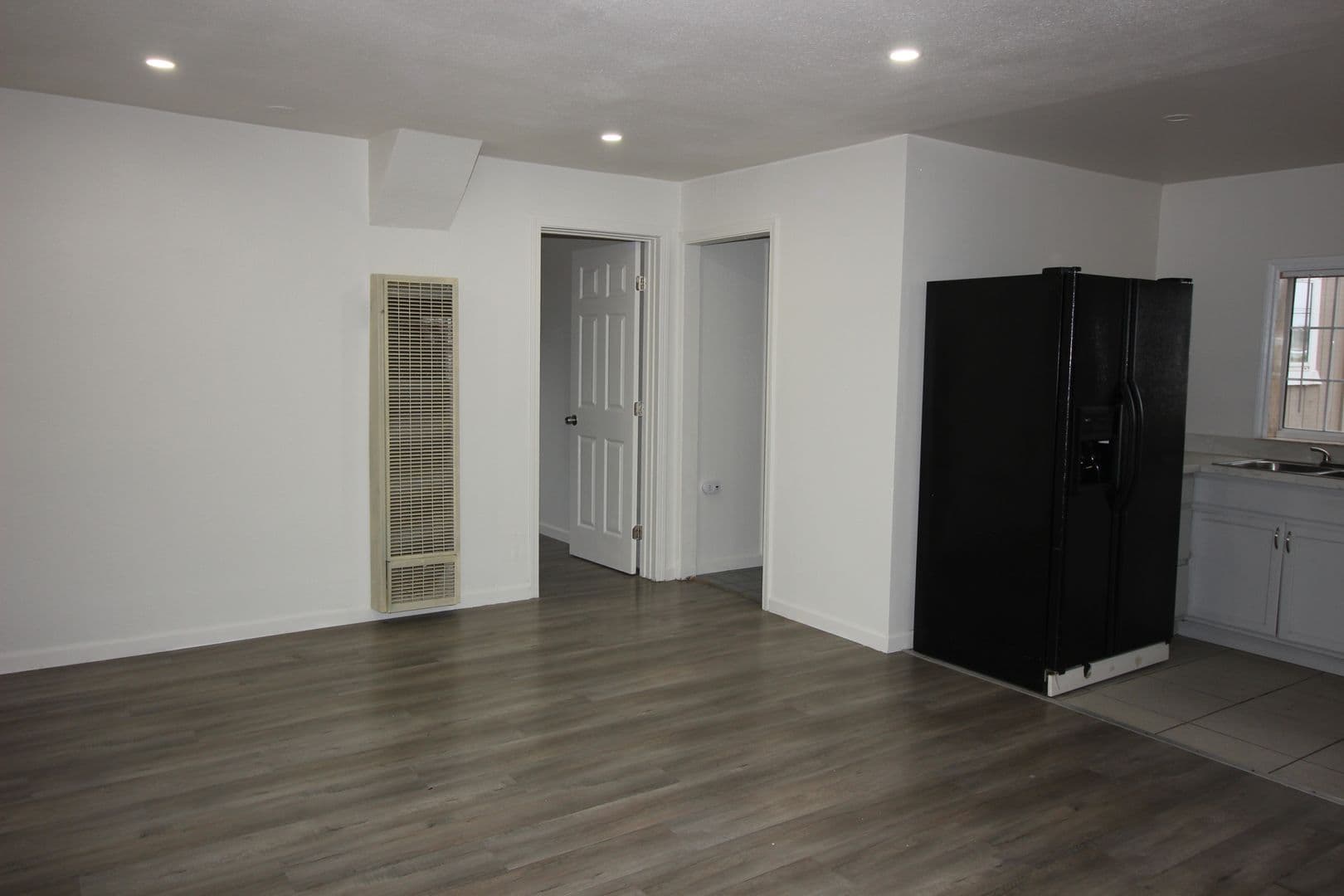 Santa Rosa Apartment: 672 Irwin Lane