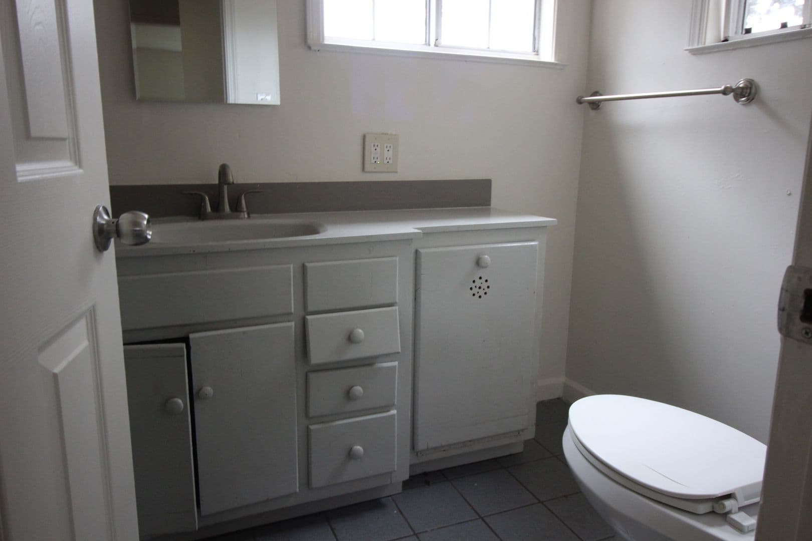 Santa Rosa Apartment: 672 Irwin Lane