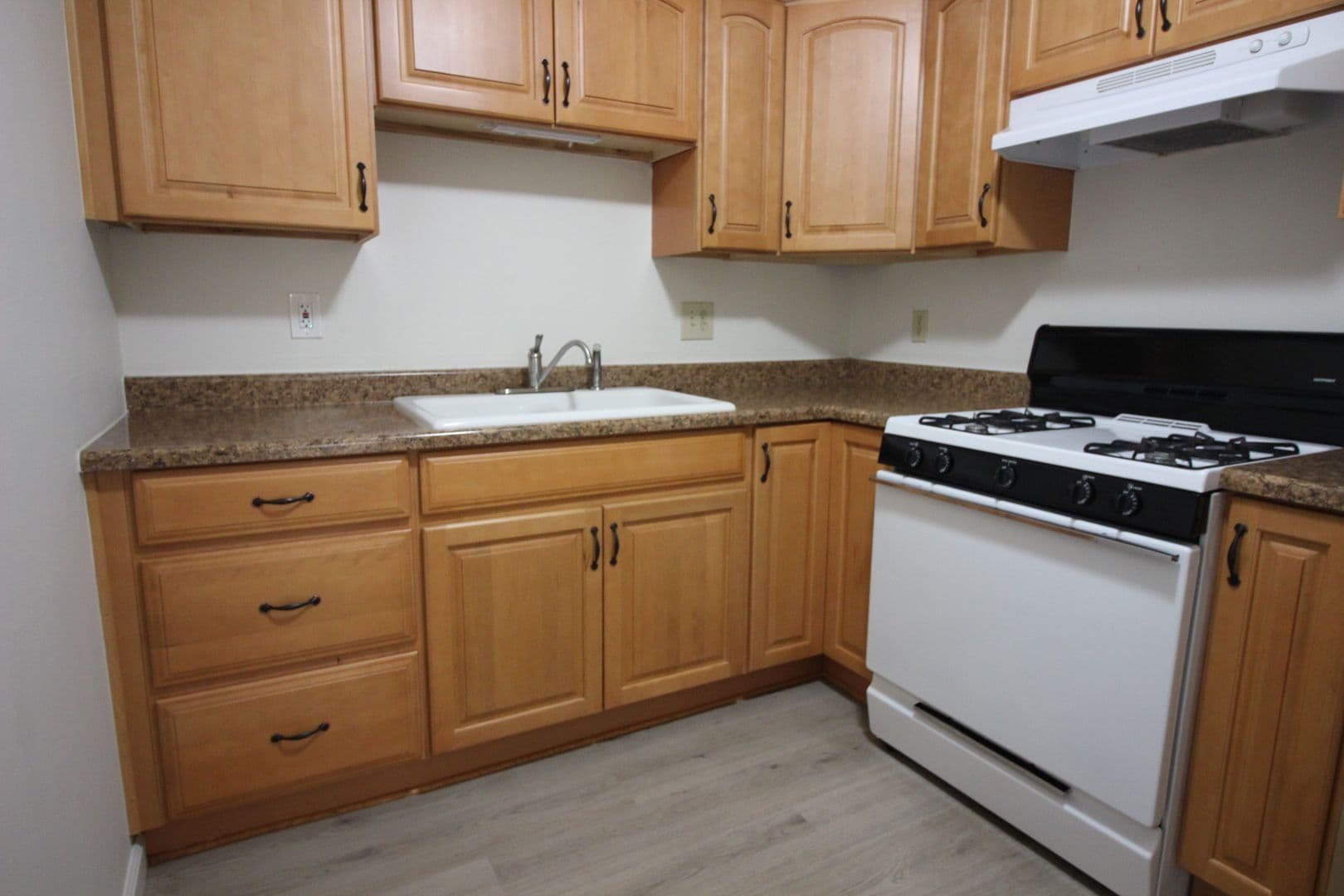 Cloverdale Apartment: 314 N. Cloverdale Blvd