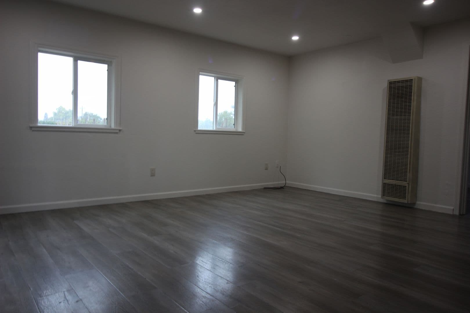 Santa Rosa Apartment: 672 Irwin Lane