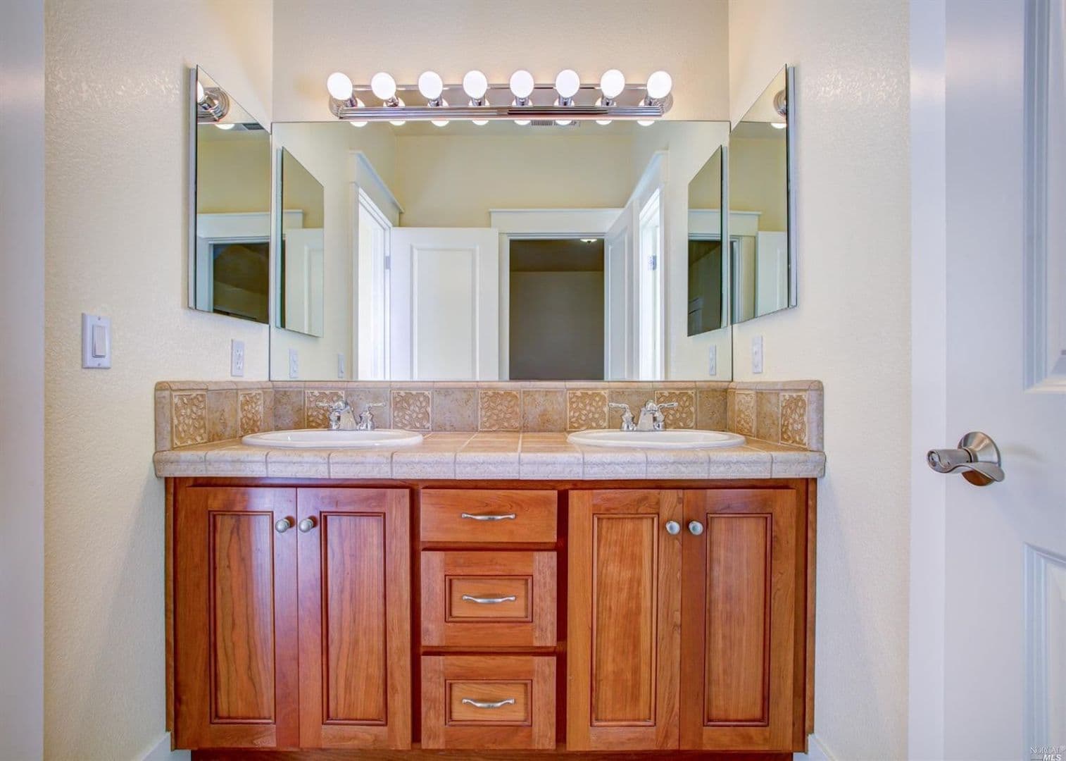 Petaluma House: 5 Dorenfeld Court