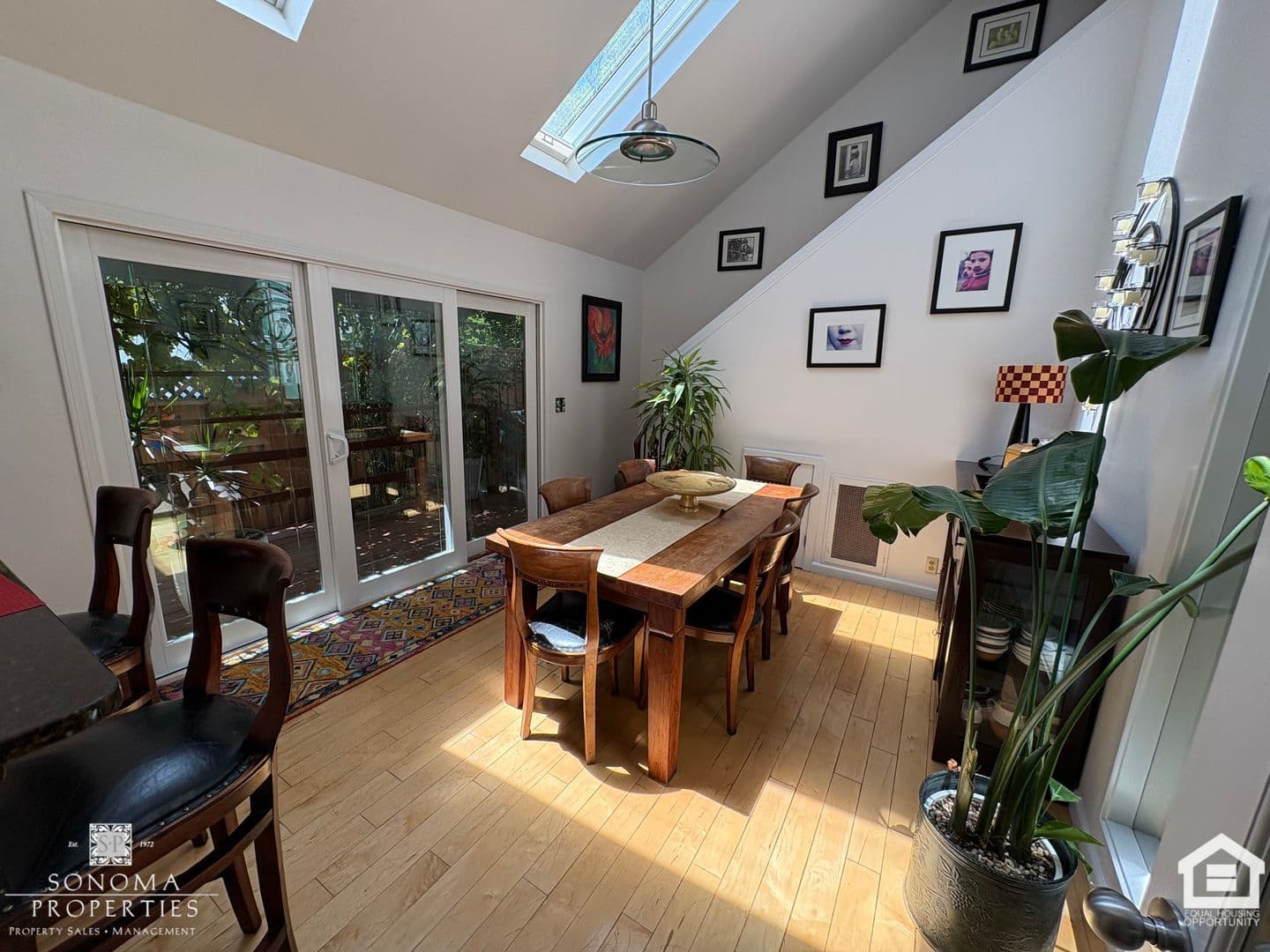 Sonoma House: 689 Cherry Lane